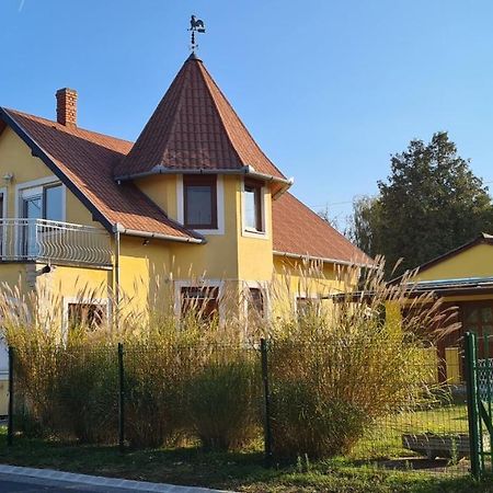 Hajas Familia Kiado Szobak Balatonmáriafürdő Eksteriør bilde