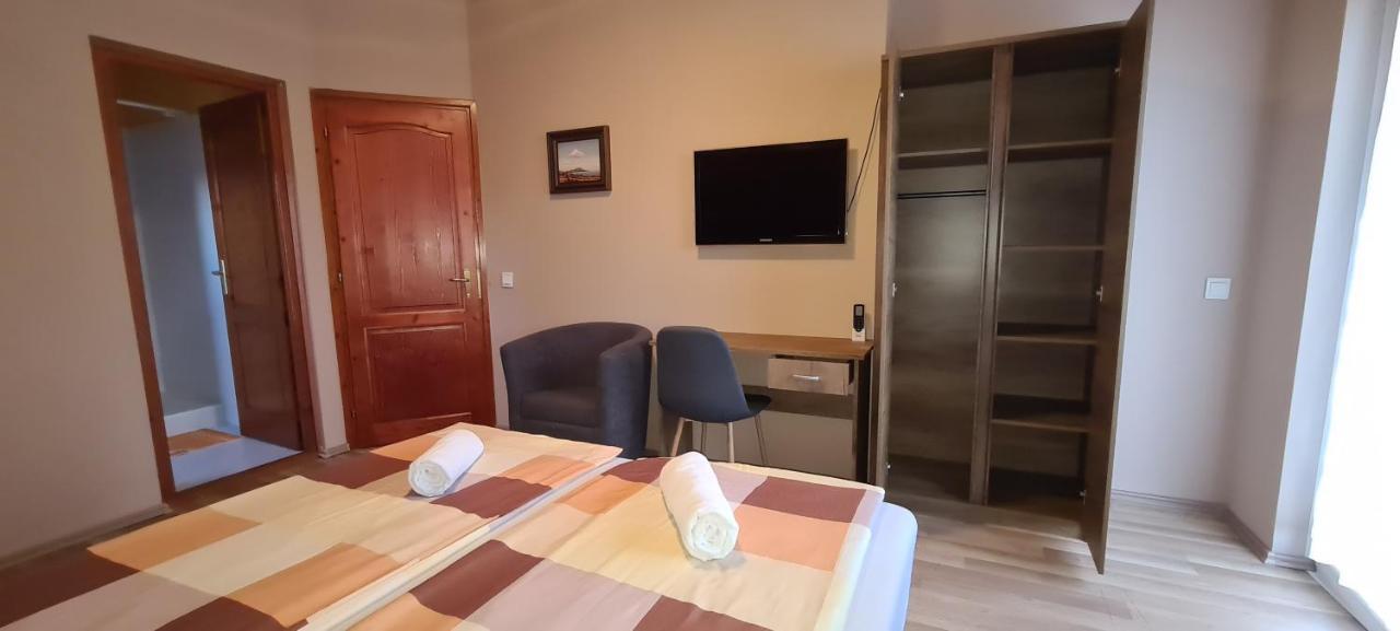 Hajas Familia Kiado Szobak Balatonmáriafürdő Eksteriør bilde