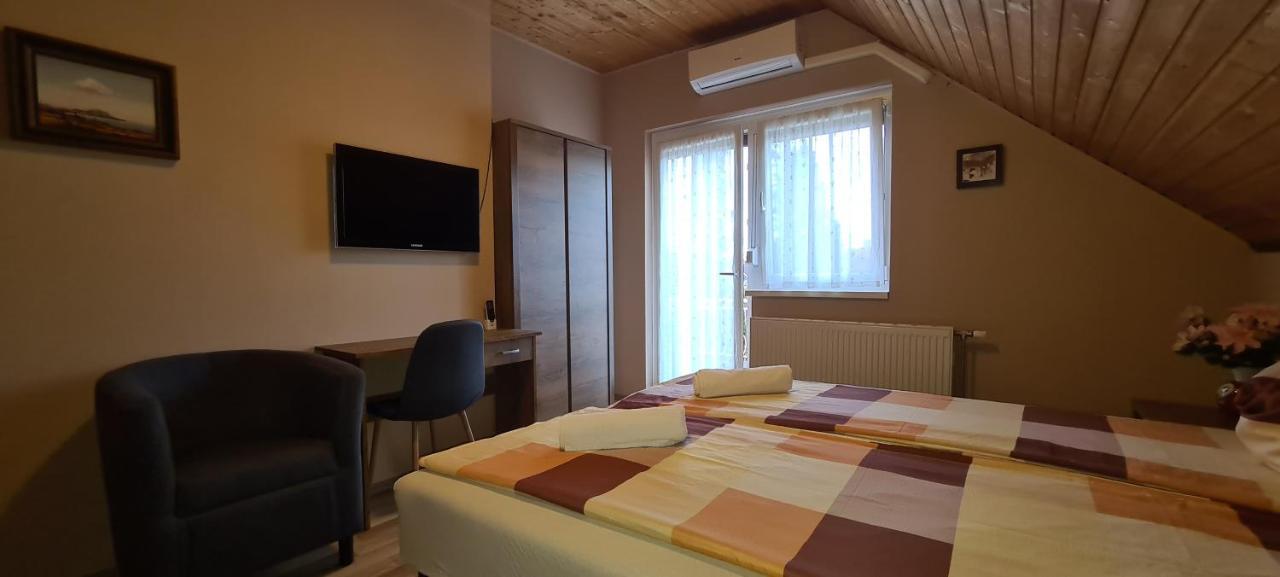 Hajas Familia Kiado Szobak Balatonmáriafürdő Eksteriør bilde