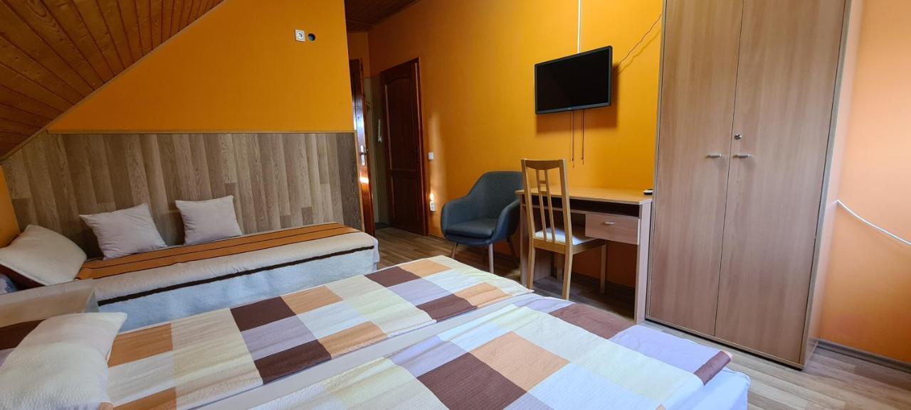 Hajas Familia Kiado Szobak Balatonmáriafürdő Eksteriør bilde