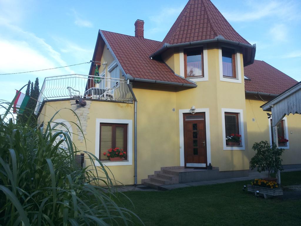 Hajas Familia Kiado Szobak Balatonmáriafürdő Eksteriør bilde