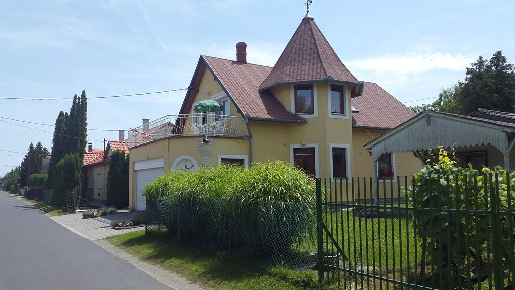 Hajas Familia Kiado Szobak Balatonmáriafürdő Eksteriør bilde